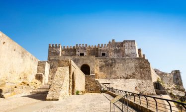 Tarifa única: Ruta guiada por la ciudad, conociendo sus secretos y curiosidades.